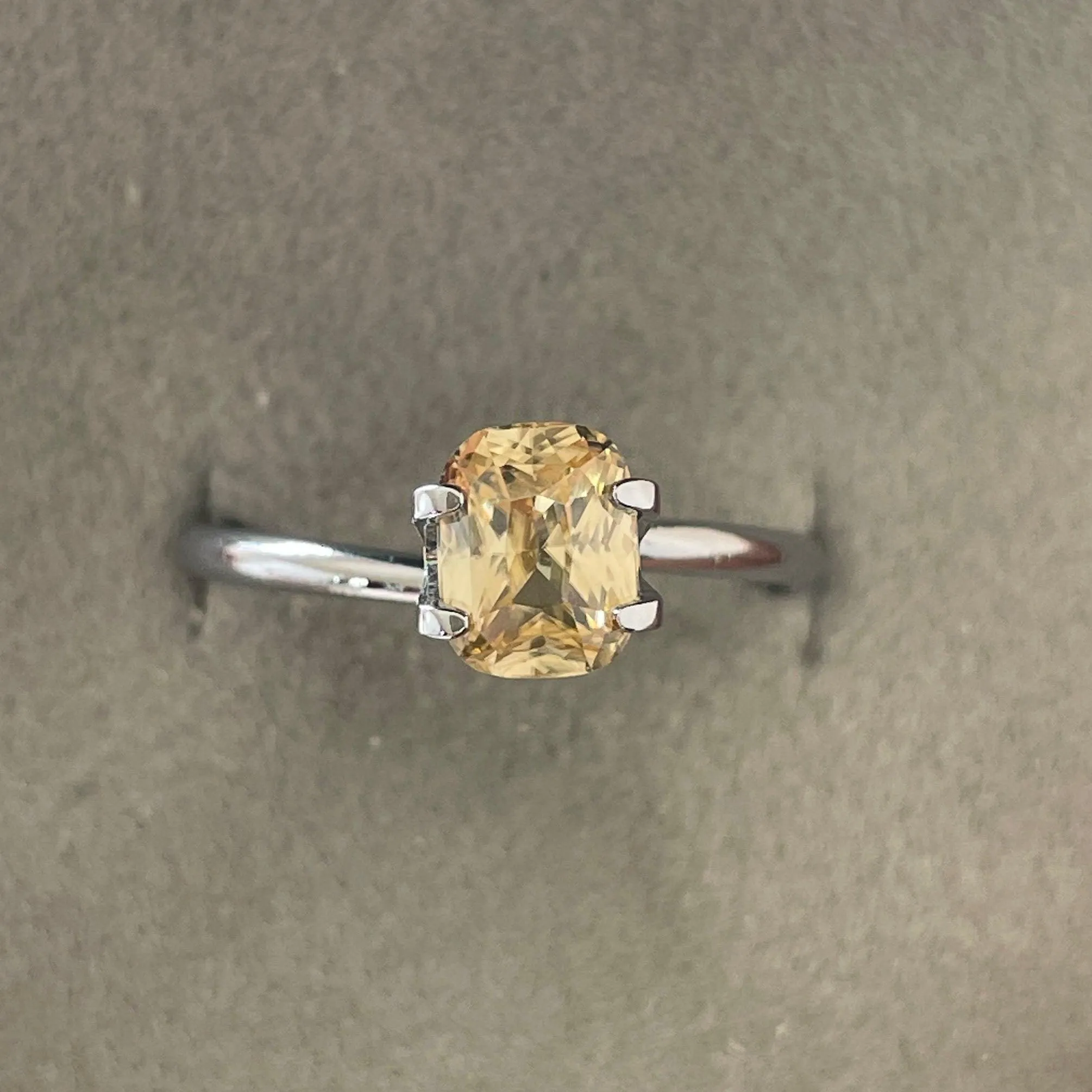 Natural Yellow Sapphire 1.60 ct. yellowish peach fuzz