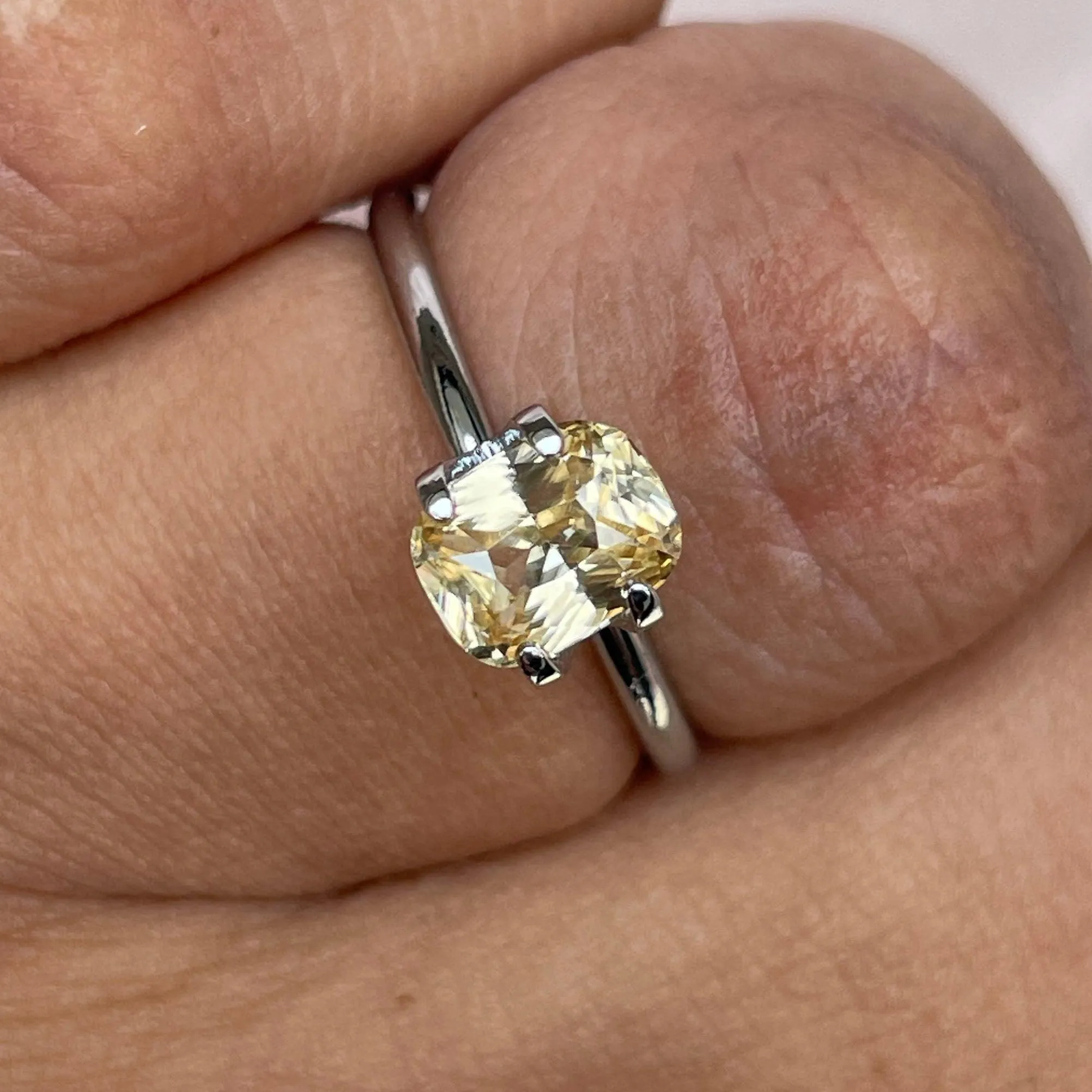 Natural Yellow Sapphire 1.60 ct. yellowish peach fuzz
