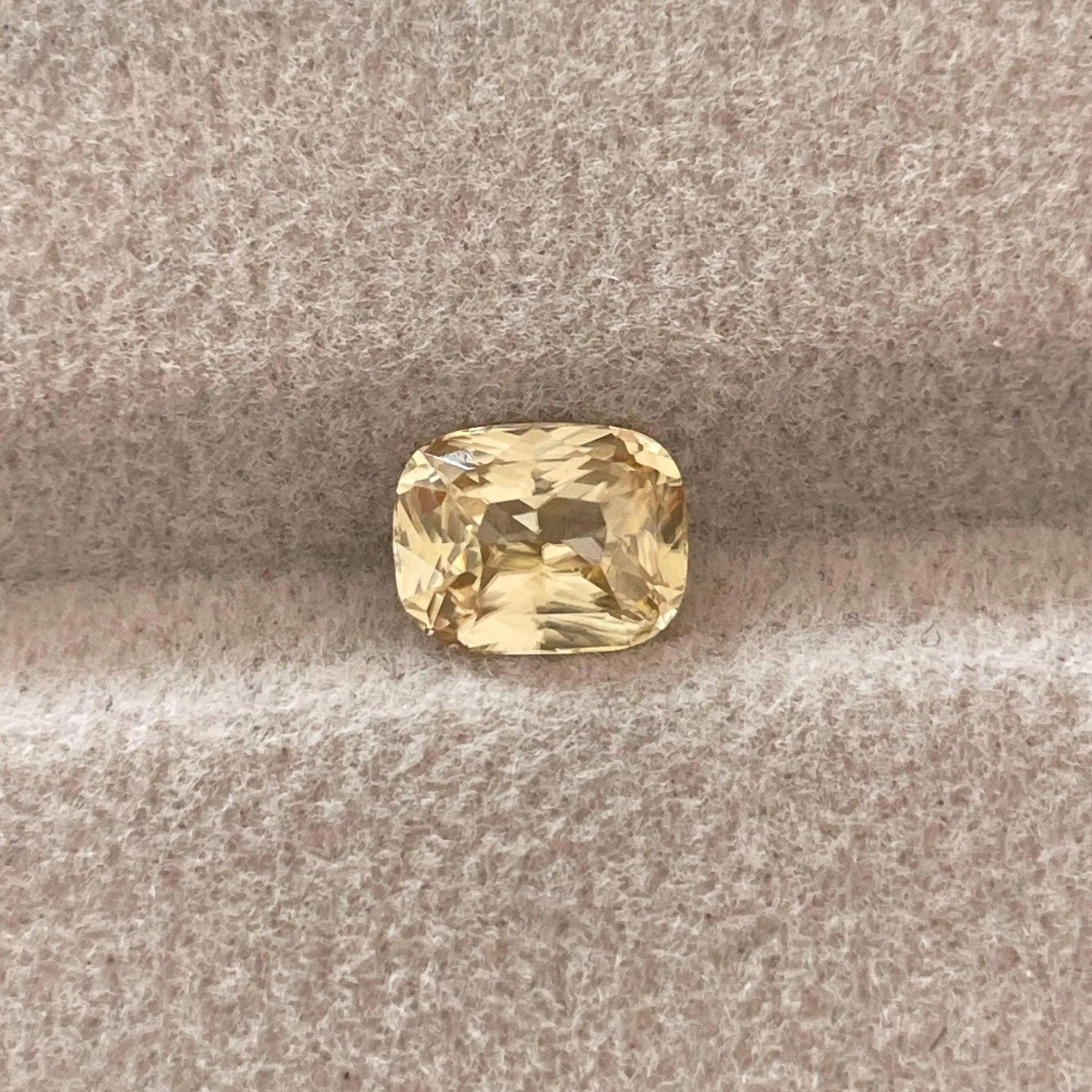Natural Yellow Sapphire 1.60 ct. yellowish peach fuzz