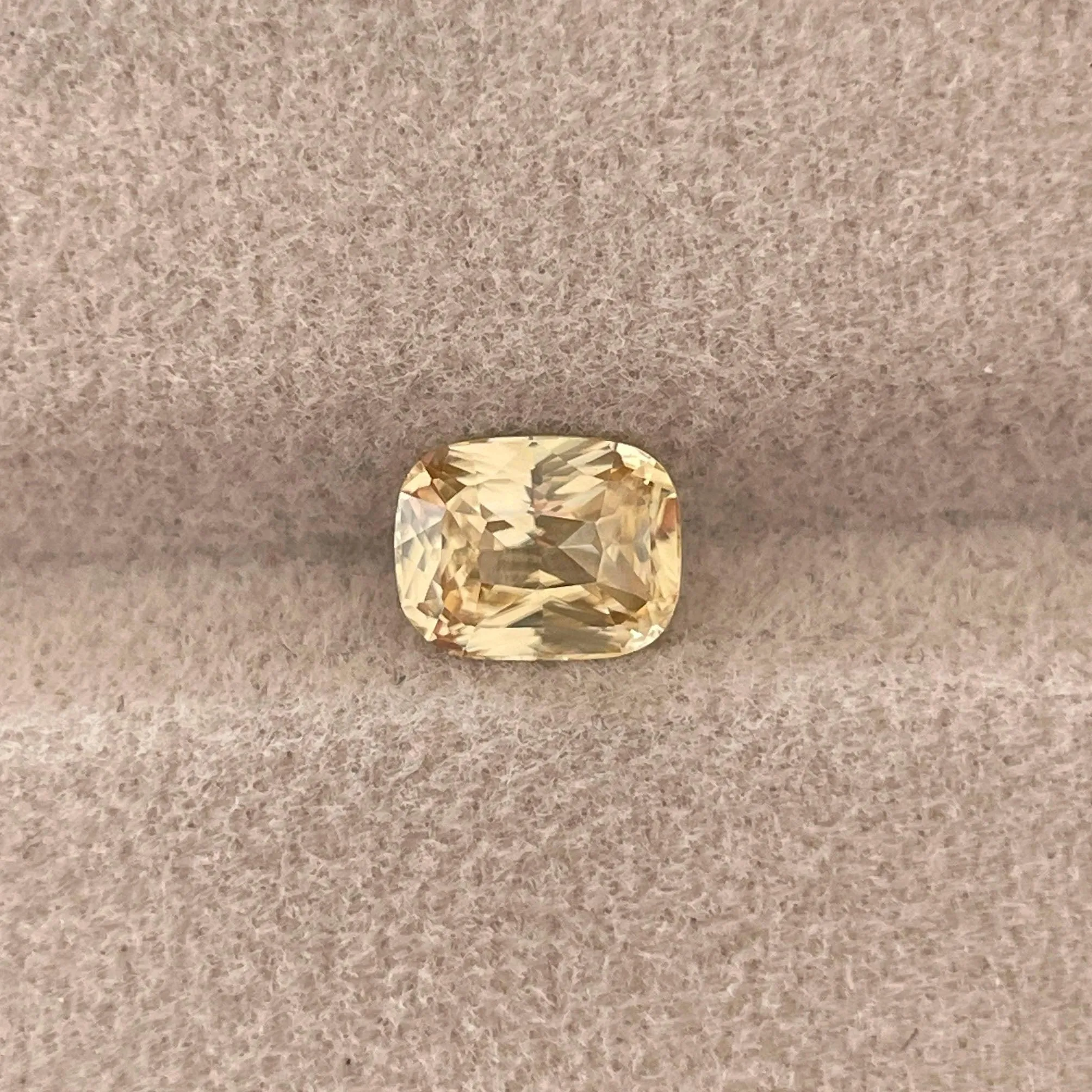 Natural Yellow Sapphire 1.60 ct. yellowish peach fuzz