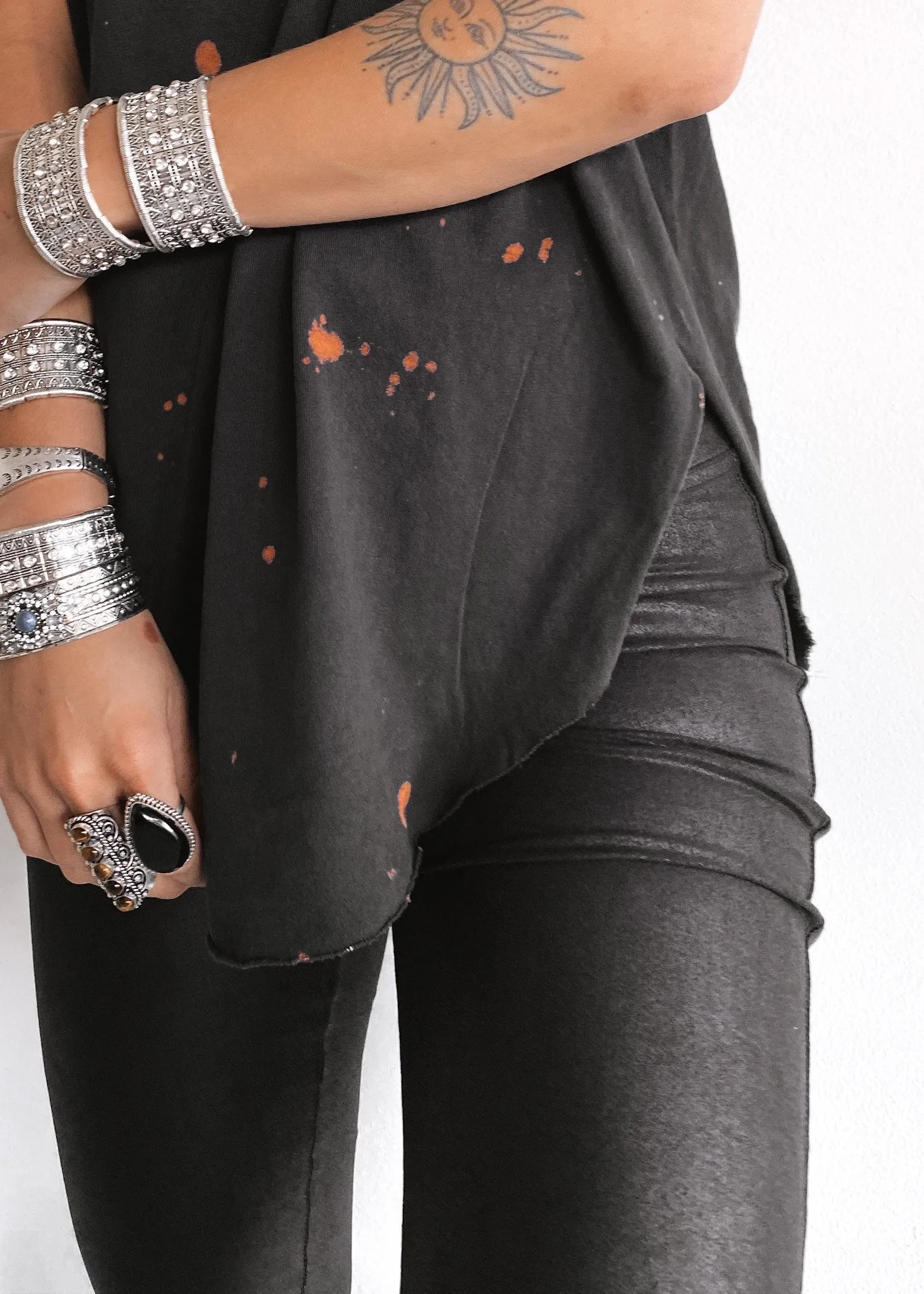 PEOPLE PLEASER BLEACHED OUT SIDE SLIT TEE