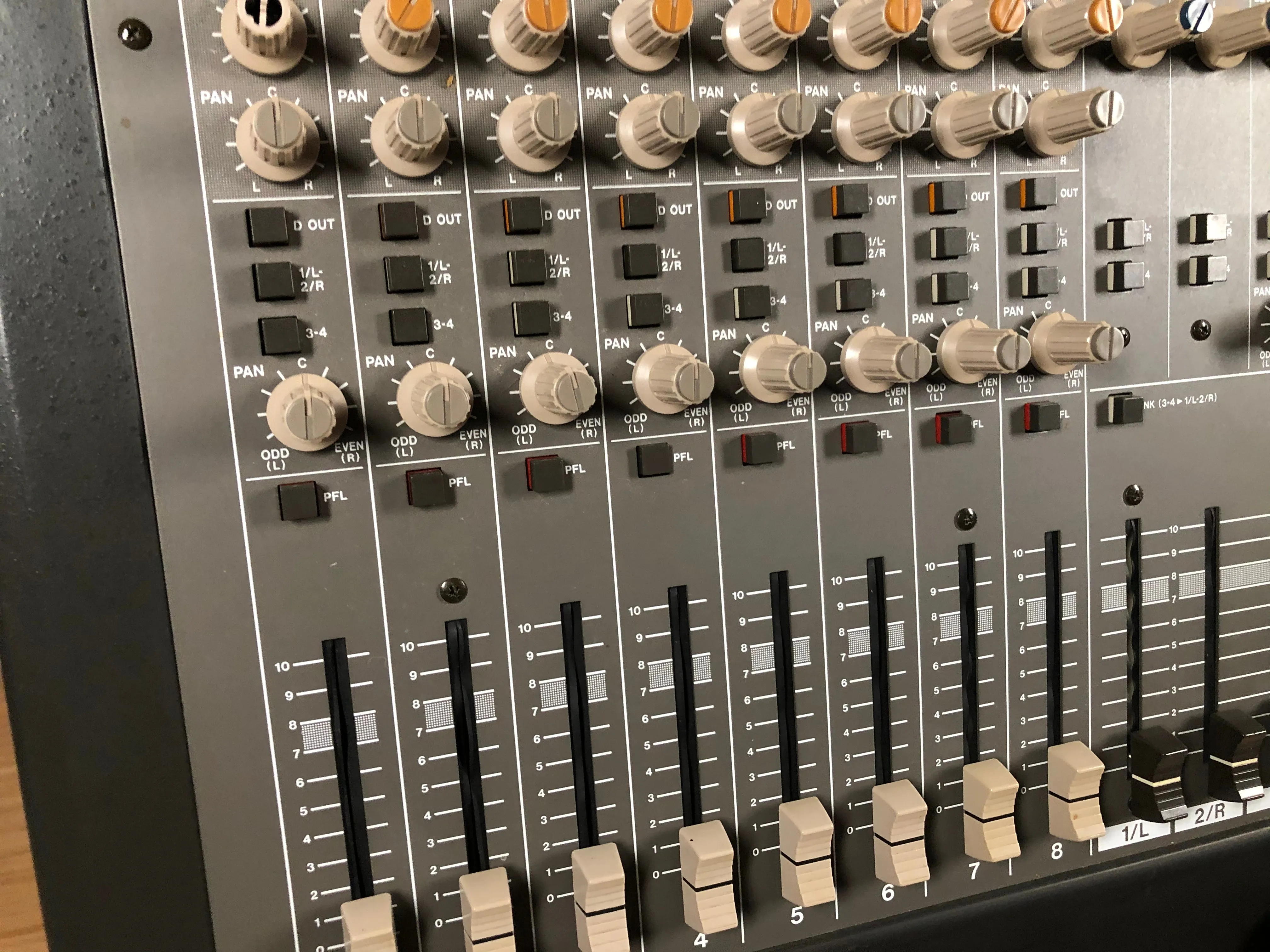 Tascam M-1508 8-Channel Console